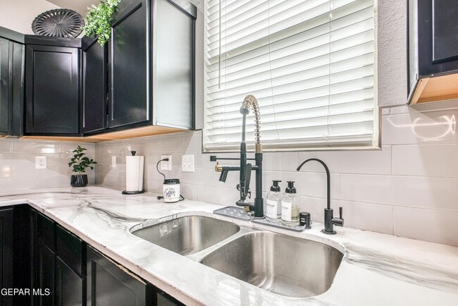 Building Photo - 1621 Sam Dominguez St