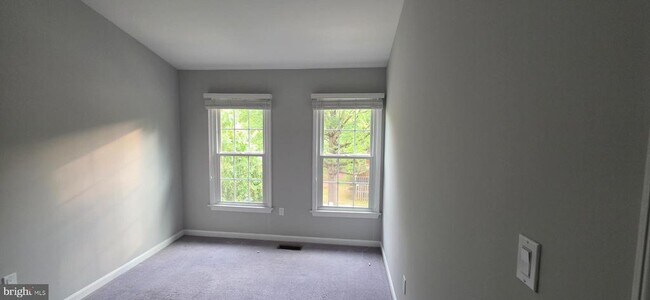 Building Photo - 1353 Templeton Pl