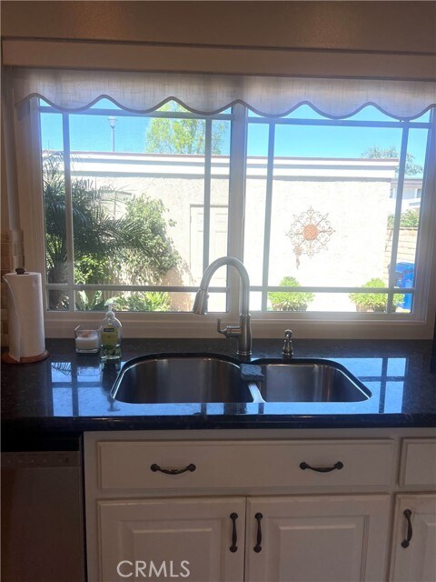 Building Photo - 5052 Hampton Ct