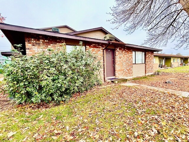 Building Photo - 1215 W Ivy Ave