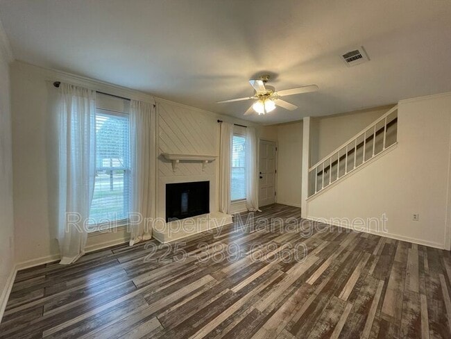 Building Photo - 9841 Siegen Ln