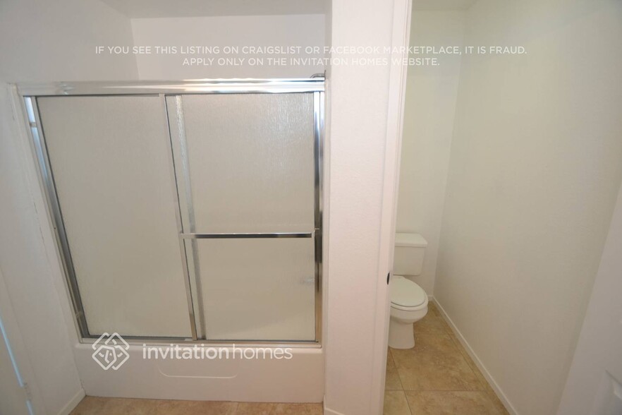 Building Photo - 4421 Fall Ln