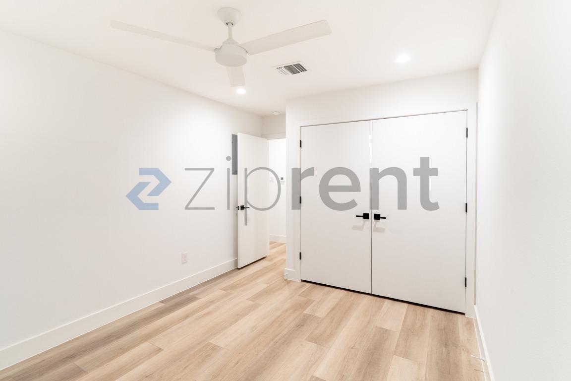 Building Photo - Unit D