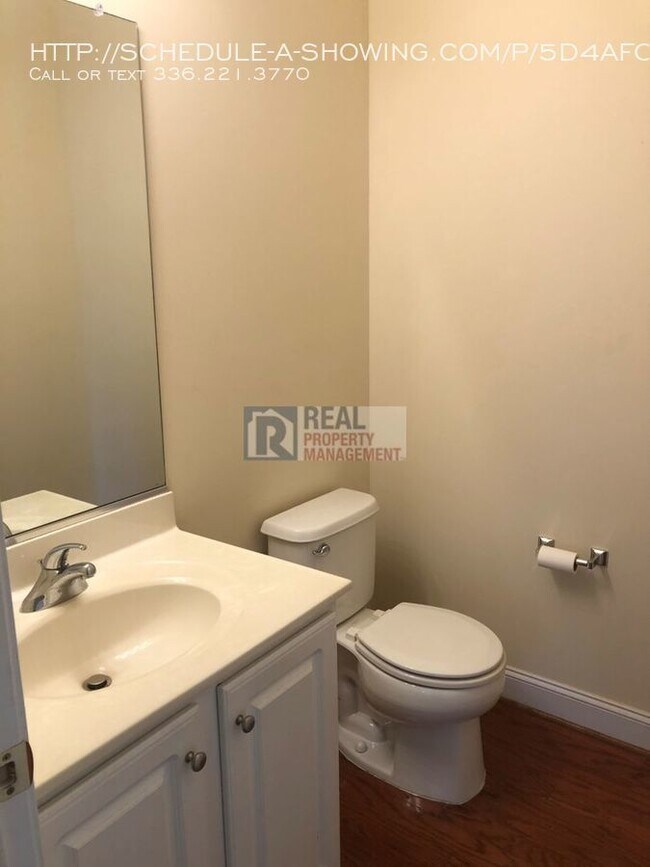 Building Photo - Gorgeous 2 Story Townhome In Piedmont Trace