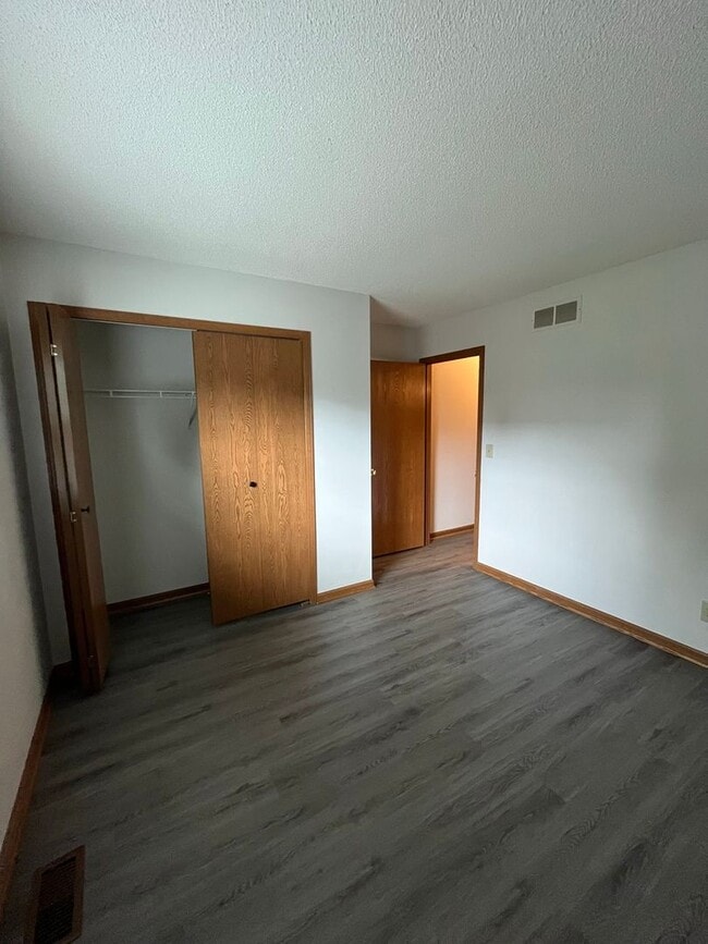 Building Photo - Charming 3-Bedroom Ranch Home with Fenced ...