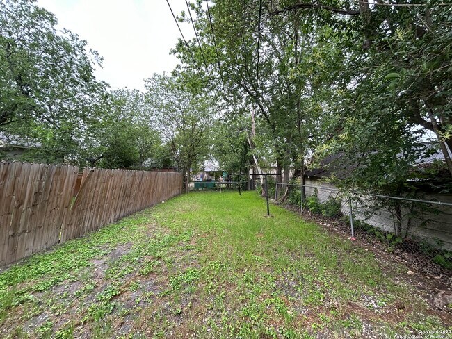 Building Photo - 1026 Edison Dr