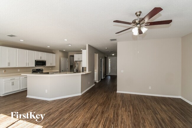 Building Photo - 207 Pine Arbor Cir