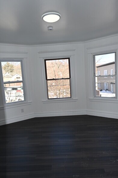 Building Photo - 203 Cooke St