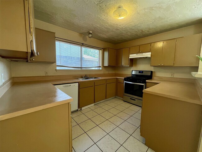 Building Photo - 11019 Almond Grove