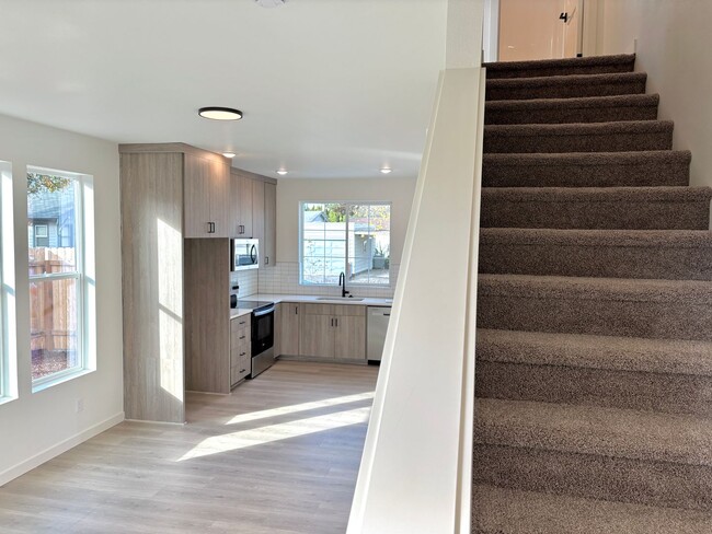 Building Photo - *MOVE-IN SPECIAL*  St. Johns New Build Townhouse - Bright and Spacious End Unit 2 Bedroom with A/...