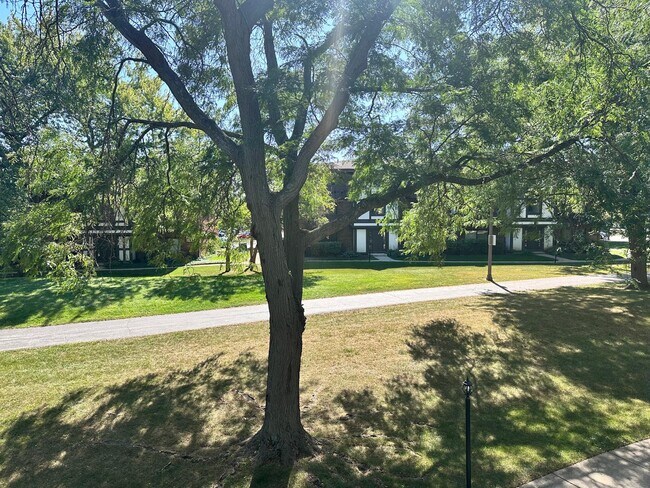 Building Photo - 17 Parkside Ct