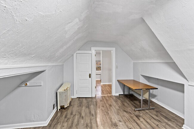 Building Photo - 23 2nd St