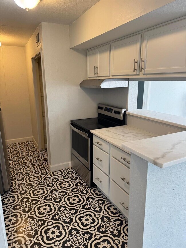 Building Photo - 10603 S Wilcrest Dr