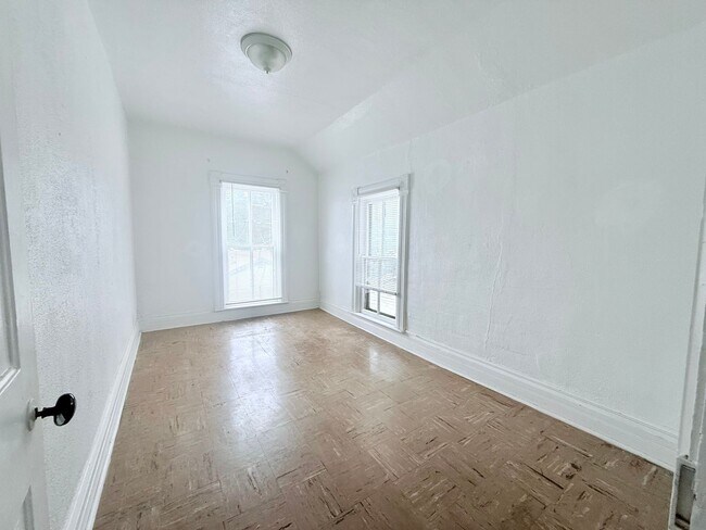 Building Photo - 5-Bed 2-Bath House in Reinbeck