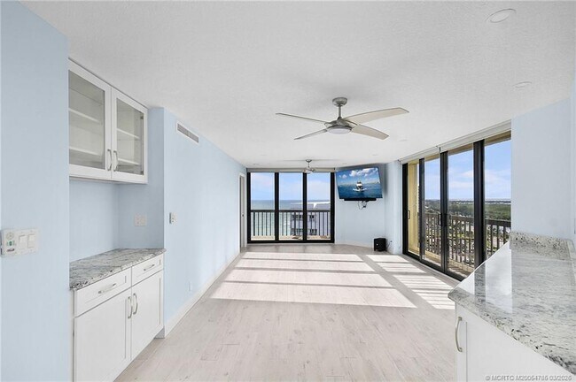 Building Photo - 9550 S Ocean Dr