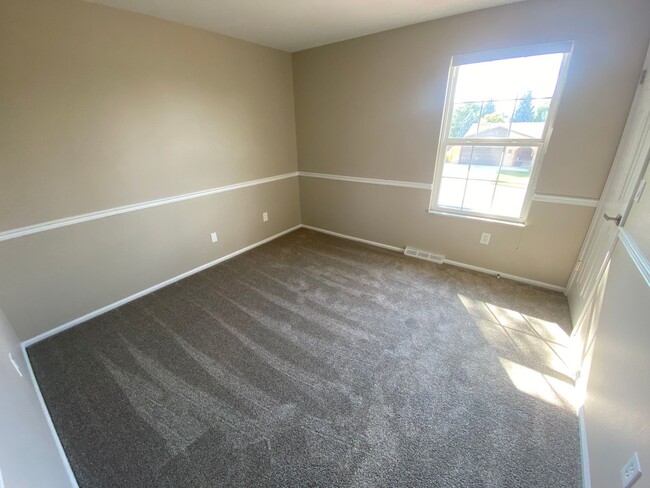 Building Photo - Updated Spacious Palos Verde Home