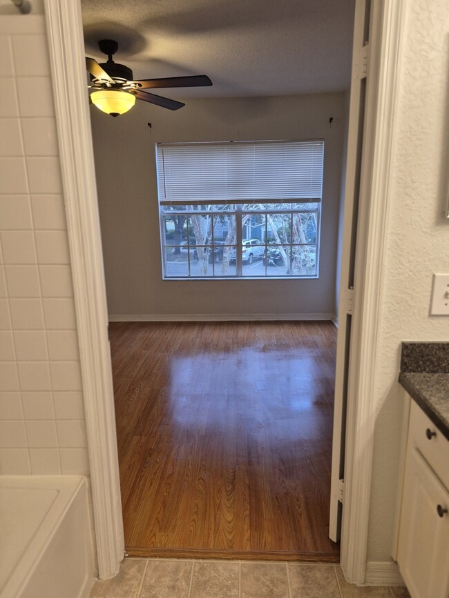 Building Photo - 13700 Richmond Park Dr N