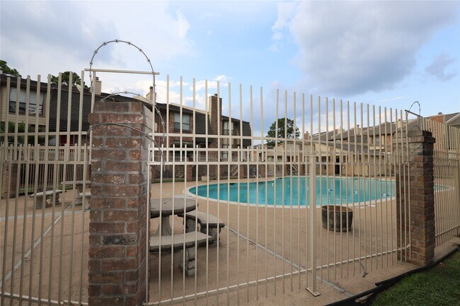 Building Photo - 2103 Place Rebecca Ln