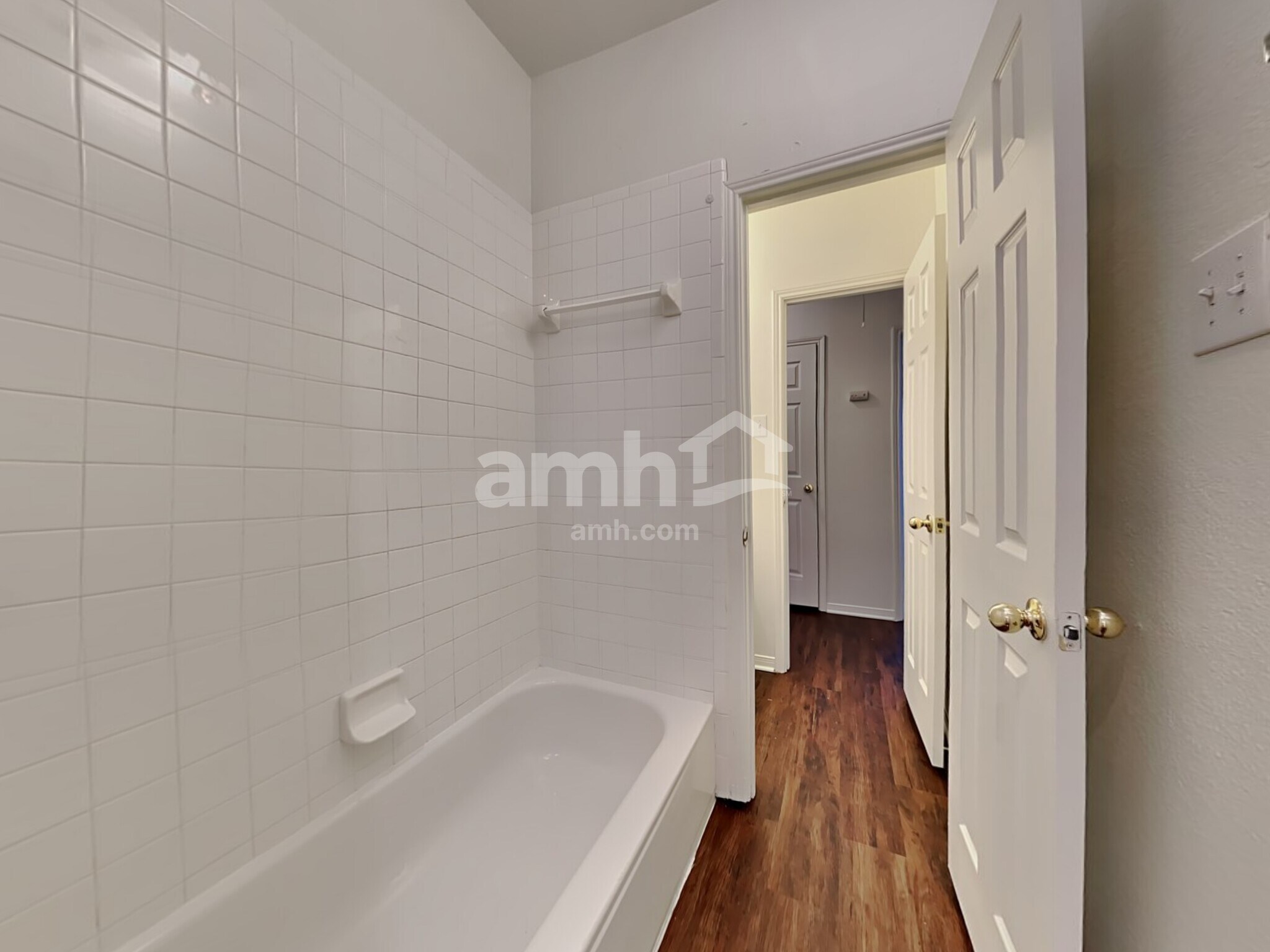 Building Photo - 1304 Carriage Ln