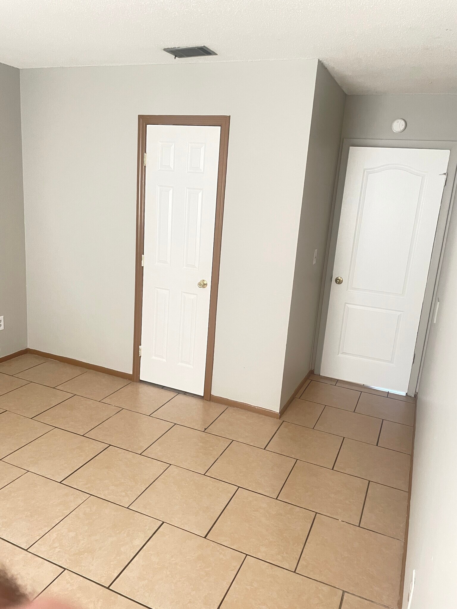 Building Photo - 614 Larry Dr