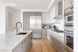 Building Photo - 2425 Peachtree Rd NE