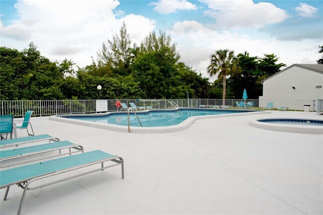 Building Photo - 19216 NE 25th Ave