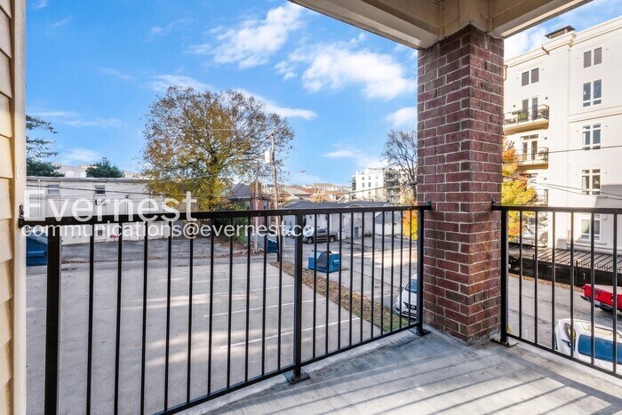 Building Photo - 116 31st Ave N