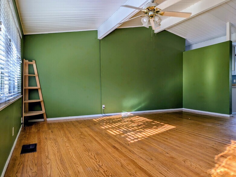 Building Photo - 3060 Ponderosa Dr