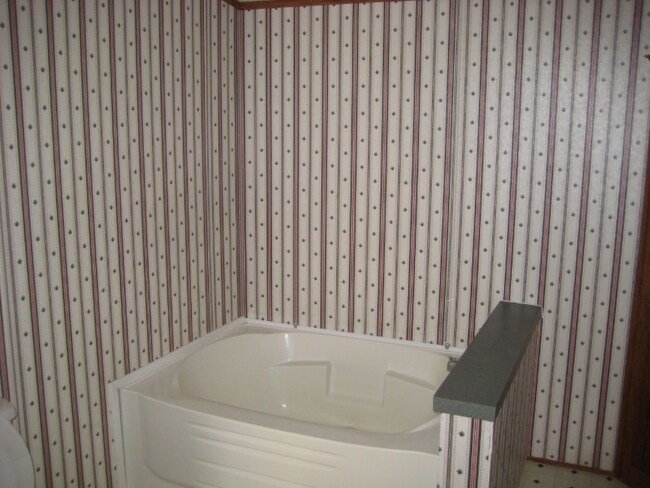 Building Photo - 124 Angie Dr