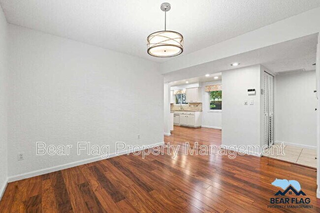 Building Photo - 7919 Ridgemont Dr