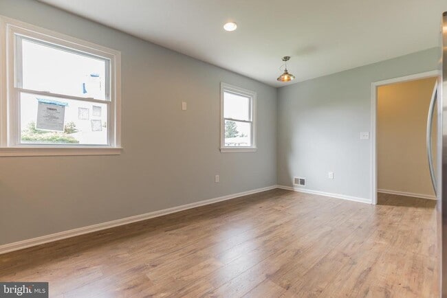 Building Photo - 6055 Dawn Dr