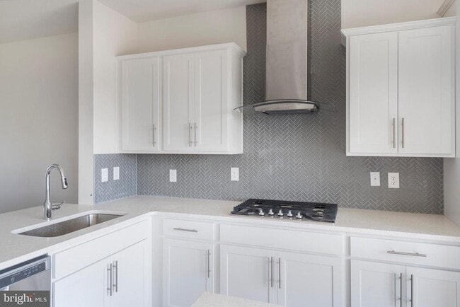 Building Photo - 333 Ensemble Wy