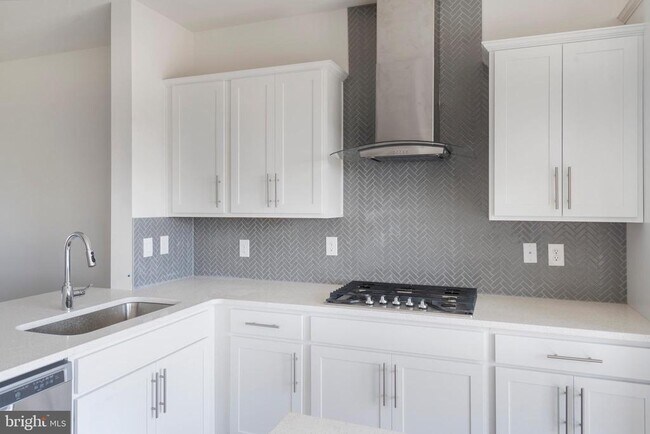 Building Photo - 808 Creekway Dr