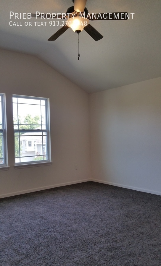 Building Photo - Persimmon Pointe Duplex - Available Septem...