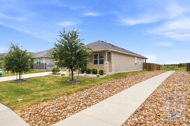 Building Photo - 216 Big Cypress Byu Rd