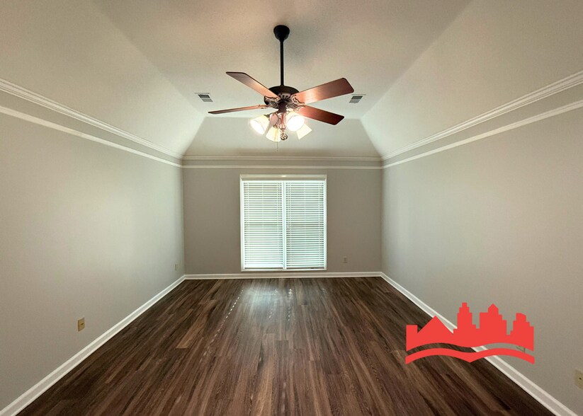 Building Photo - 9889 Leda Cove