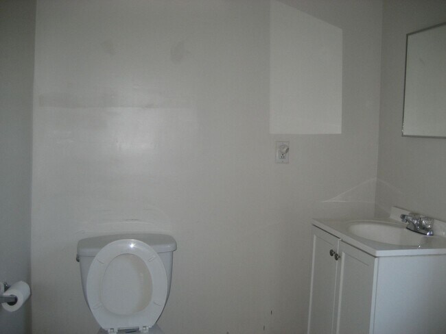 Building Photo - 4940