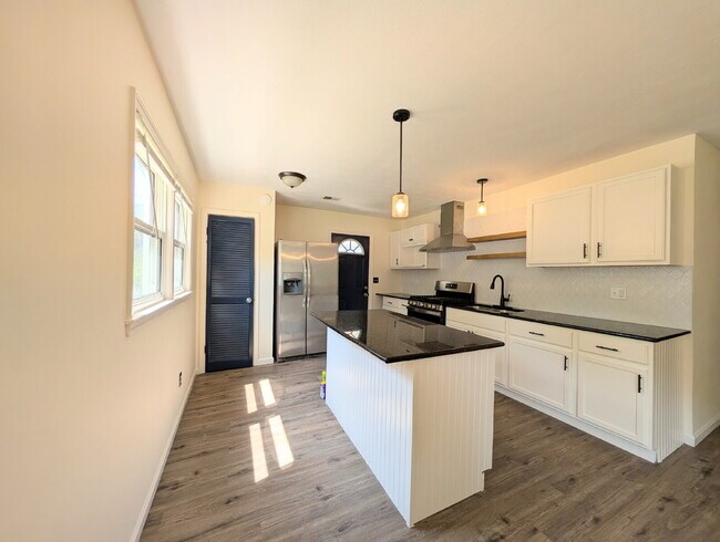 Building Photo - Fully Renovated 3BR/2BA, Fenced Yard, Pet-Friendly — Minutes to Fort Benning — Lawn Care, Pest Co...