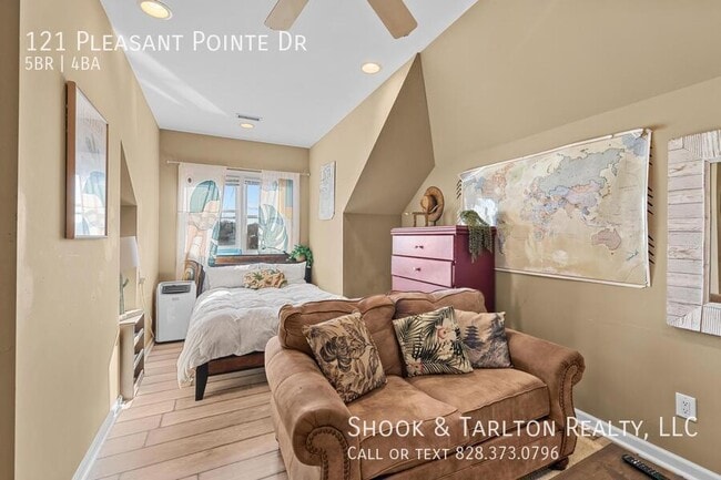 Building Photo - 121 Pleasant Point Dr