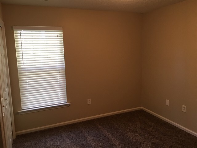 Building Photo - 145 Parkview Rd