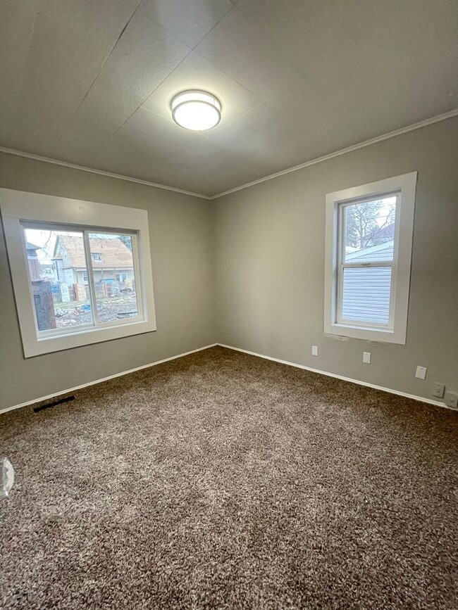 Building Photo - 3 Bedroom 1 Bath Home