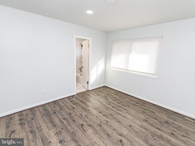 Building Photo - 15901 Perkins Ln