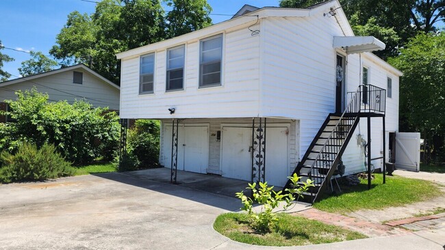 Primary Photo - 202-204 S Zetterower Ave