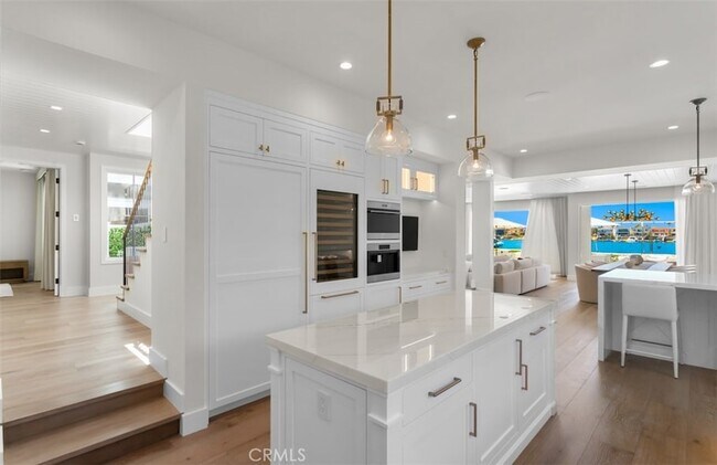 Building Photo - 2401 Bayshore Dr