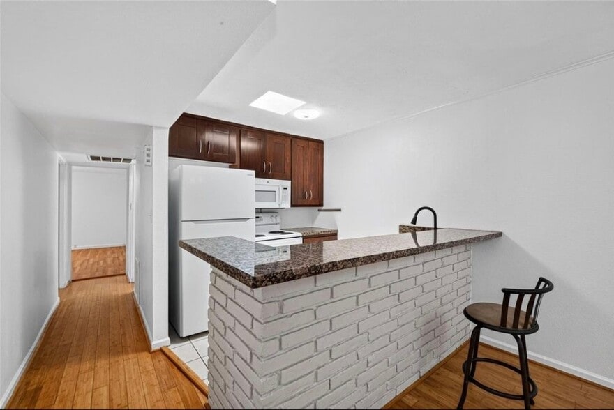 Building Photo - 3271 Sul Ross St