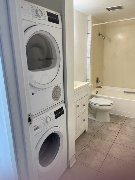 Building Photo - 2600 Pualani Way