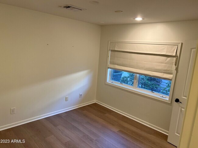 Building Photo - 4420 N 46th Pl