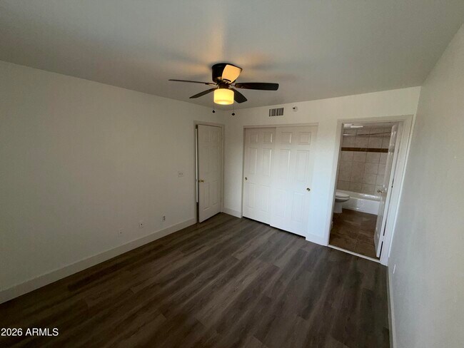 Building Photo - 17 E Ruth Ave