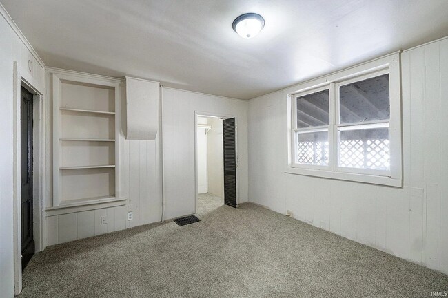 Building Photo - 3 bedroom available for immediate move i!