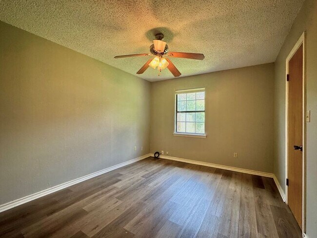 Building Photo - 315 Brookwood Dr